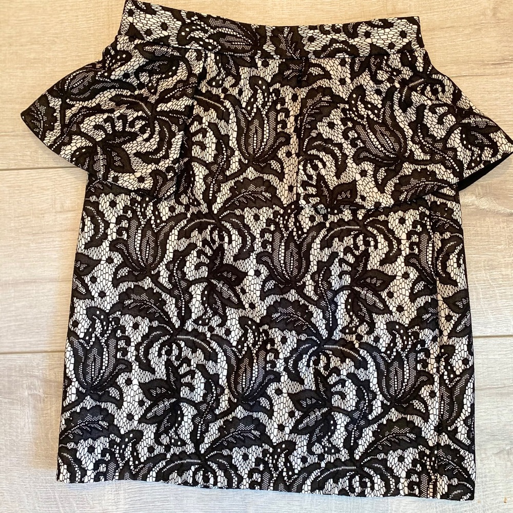 TopShop skirt Size 4 New with Tag